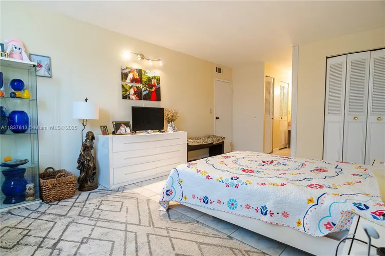 Winston Towers #502 image #7