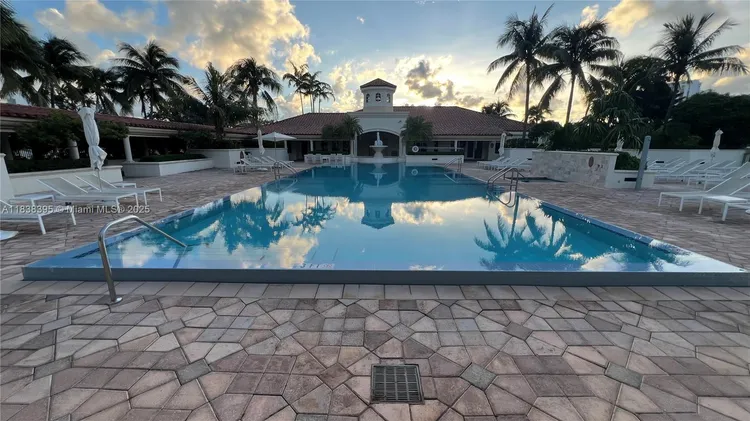 Turnberry Village #1014 image #11