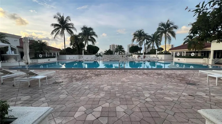 Turnberry Village #1014 image #12