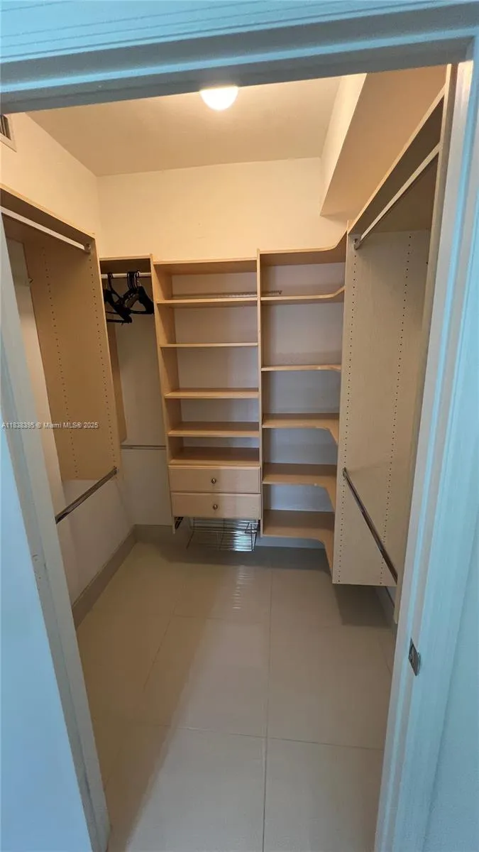 Turnberry Village #1014 image #8