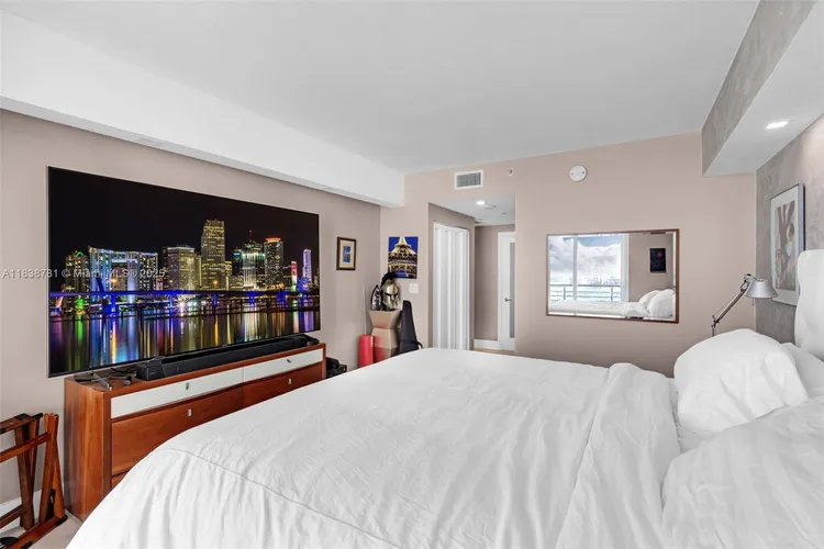 One Miami #1823 image #10