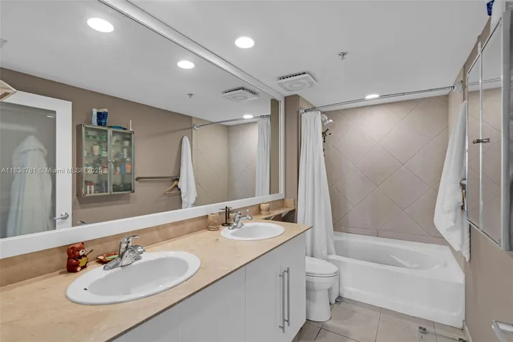 One Miami #1823 image #11