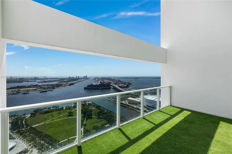 Ten Museum Park #4003 image #12