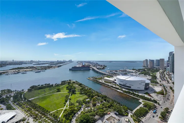 Ten Museum Park #4003 image #13