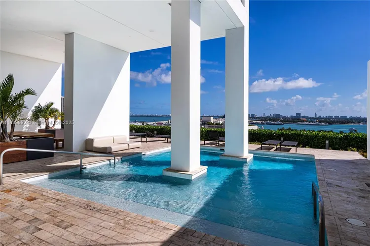 Ten Museum Park #4003 image #22