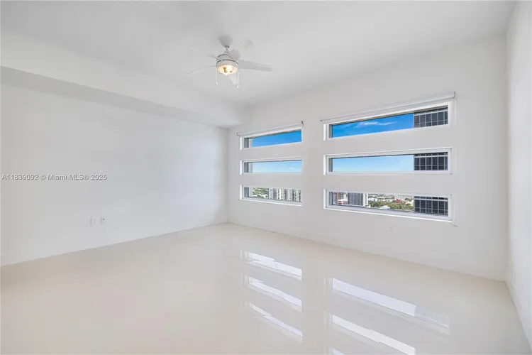 Ten Museum Park #4003 image #6