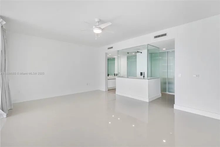 Ten Museum Park #4003 image #7