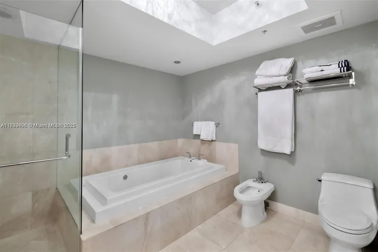 Emerald at Brickell #1804 image #10