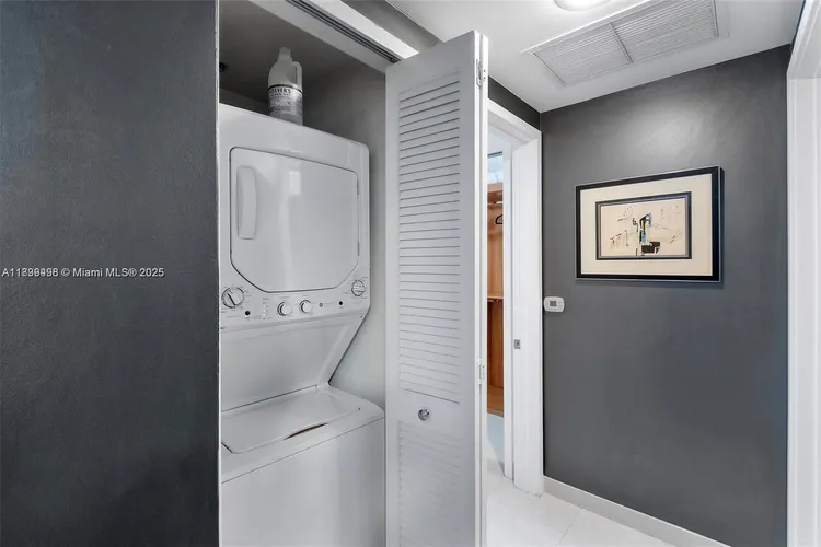 Emerald at Brickell #1804 image #13