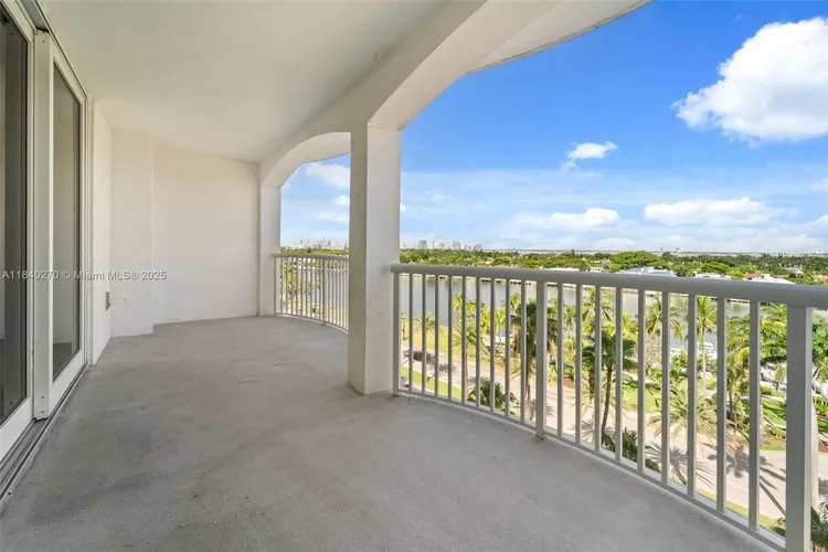 Carriage House #629 image #10