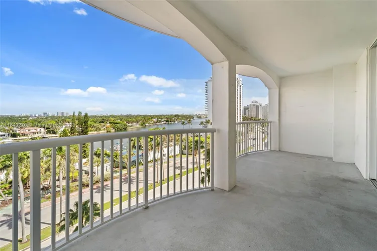 Carriage House #629 image #11