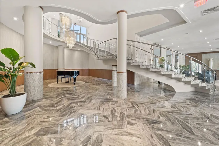 Carriage House #629 image #12