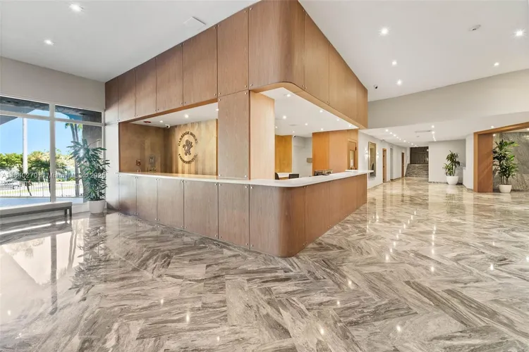 Carriage House #629 image #13