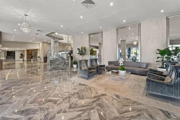 Carriage House #629 image #14