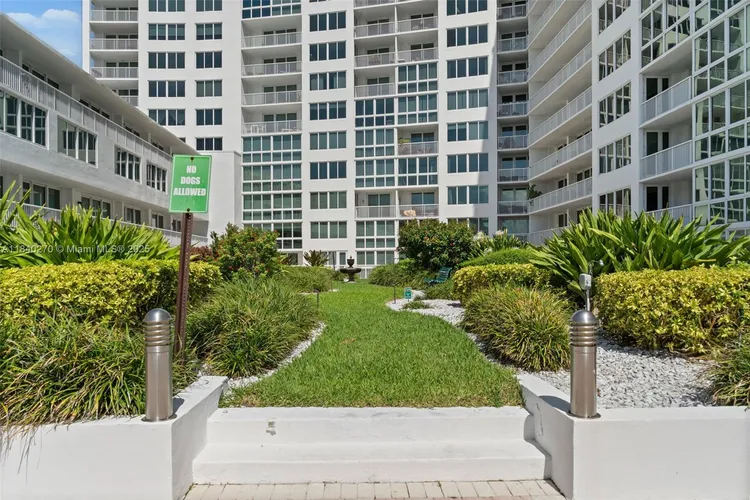 Carriage House #629 image #15