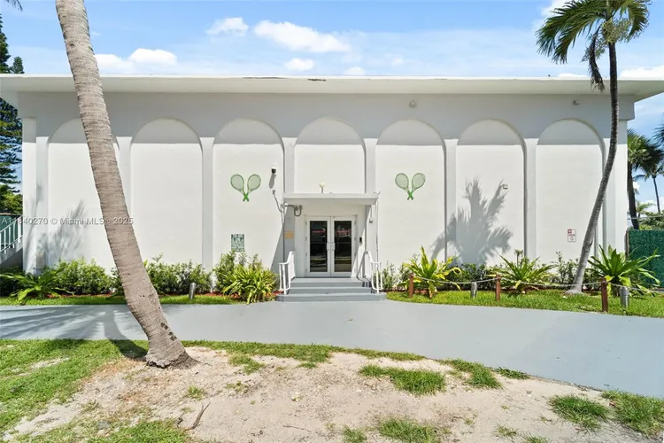 Carriage House #629 image #22