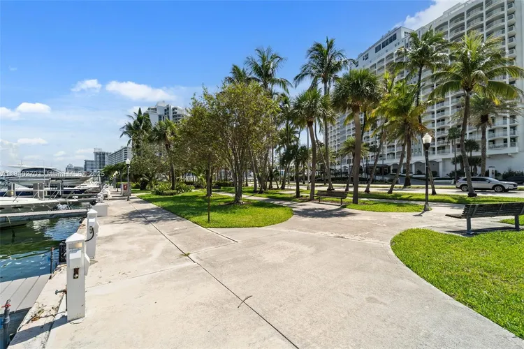 Carriage House #629 image #24