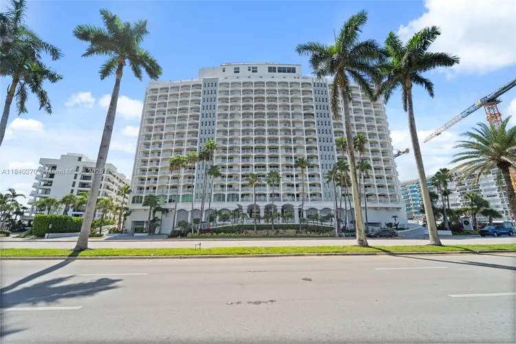 Carriage House #629 image #25