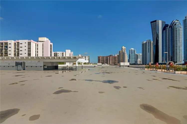 Plaza of the Americas #204 image #17