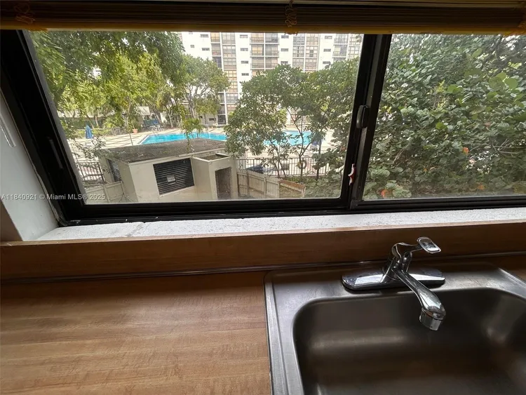 Plaza of the Americas #204 image #31