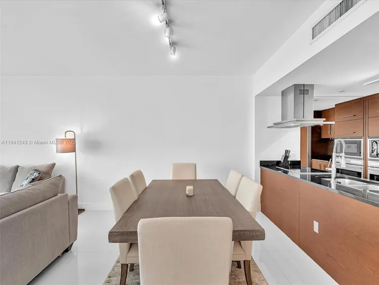 Icon Brickell II #5009 image #11