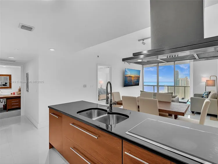 Icon Brickell II #5009 image #13