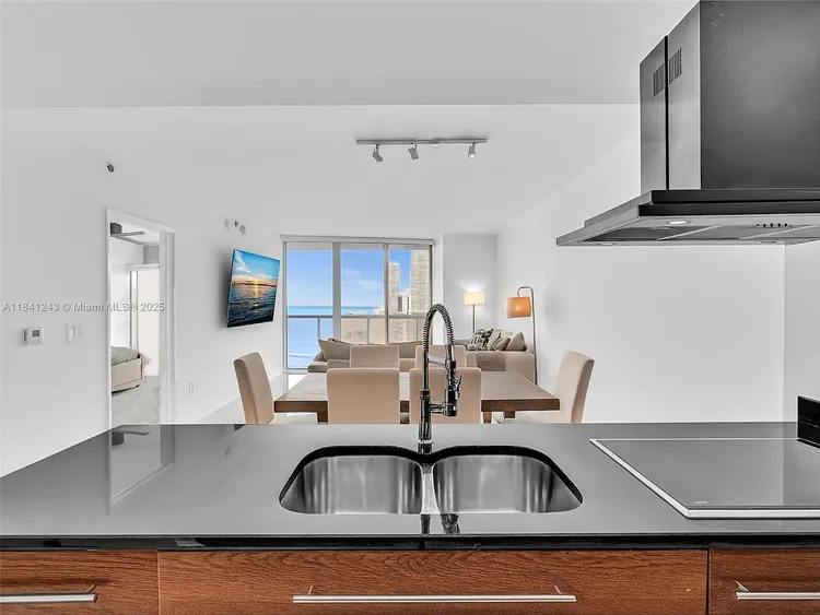 Icon Brickell II #5009 image #14