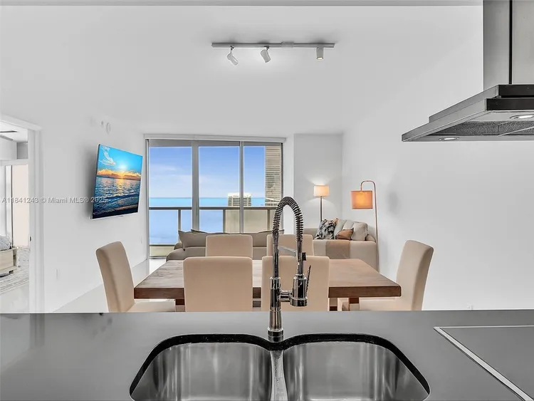 Icon Brickell II #5009 image #15