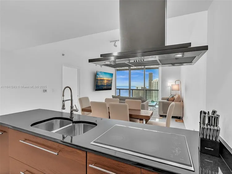 Icon Brickell II #5009 image #16