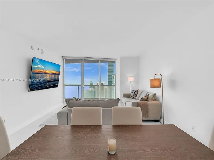 Icon Brickell II #5009 image #17