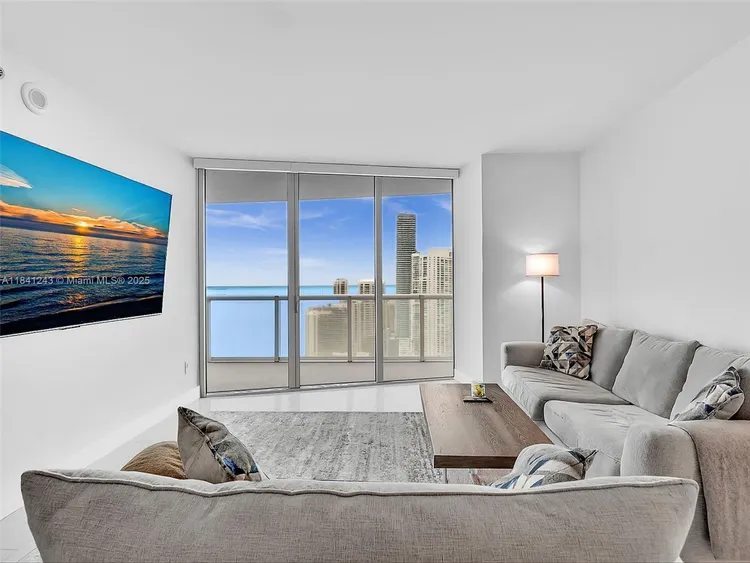 Icon Brickell II #5009 image #19