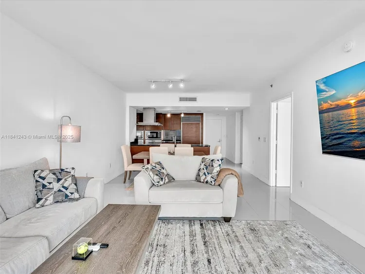 Icon Brickell II #5009 image #20