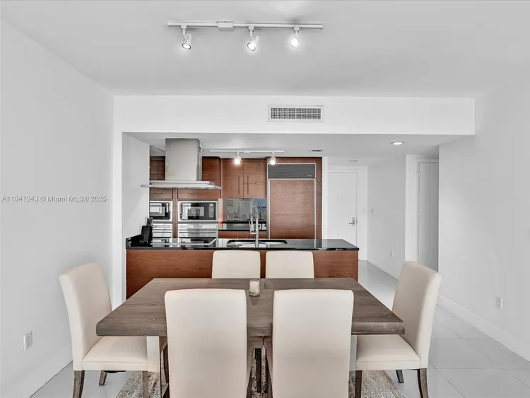 Icon Brickell II #5009 image #21