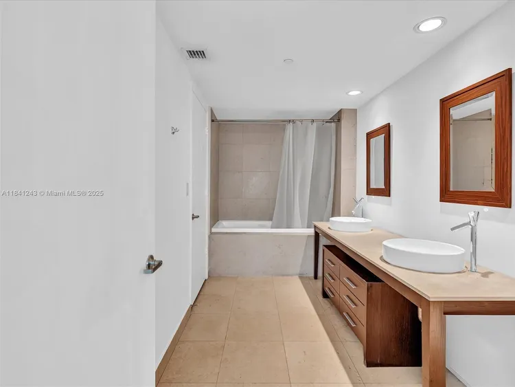 Icon Brickell II #5009 image #24