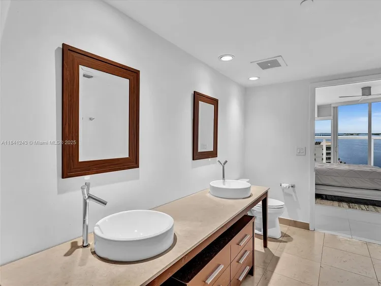 Icon Brickell II #5009 image #27