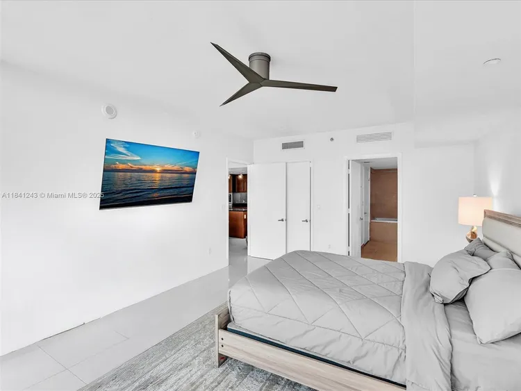 Icon Brickell II #5009 image #28