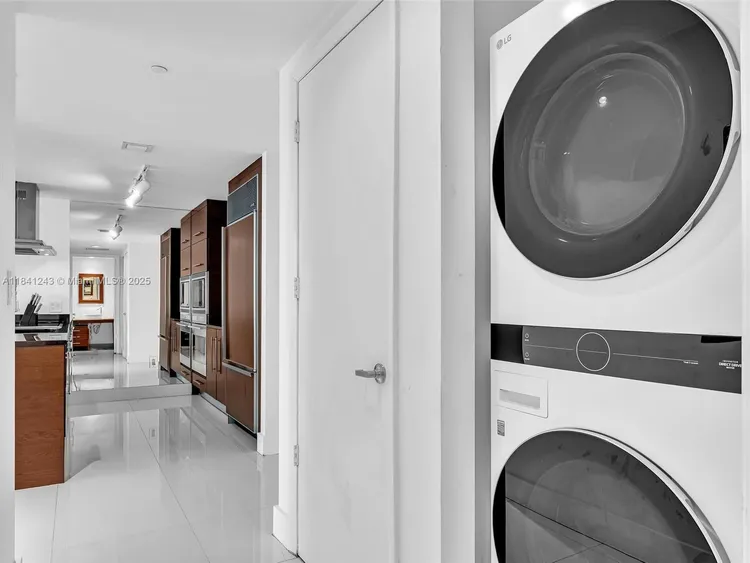 Icon Brickell II #5009 image #31