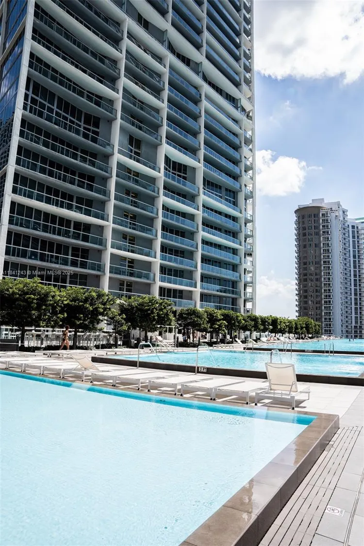 Icon Brickell II #5009 image #76