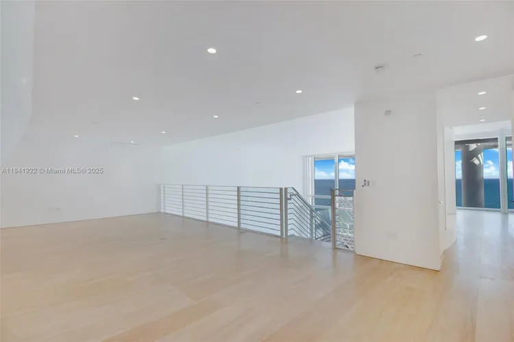 The Surf Club Four Seasons Hotel And Residences #S-PH2 image #9