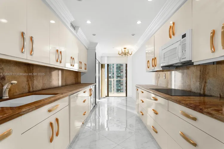 Marina Tower #9D image #32