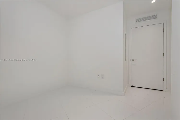 Paramount Miami Worldcenter #1902 image #12