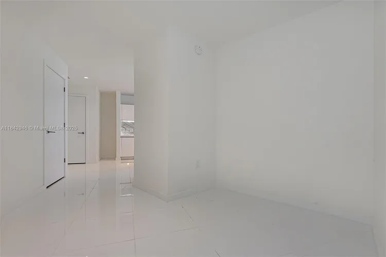 Paramount Miami Worldcenter #1902 image #13