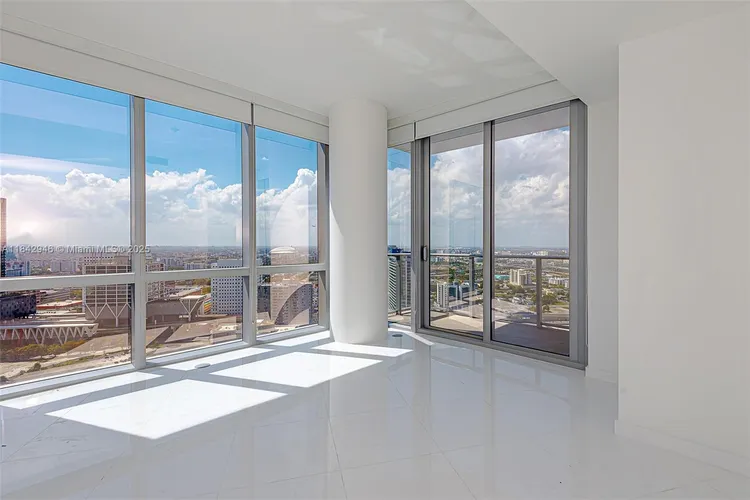 Paramount Miami Worldcenter #1902 image #16