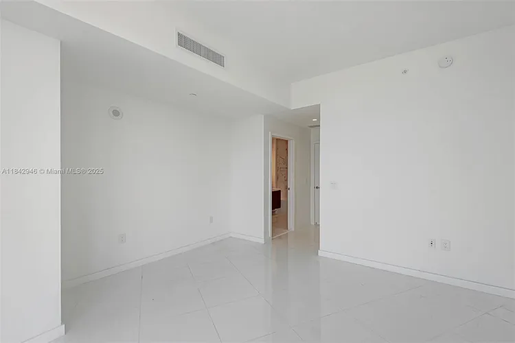 Paramount Miami Worldcenter #1902 image #20