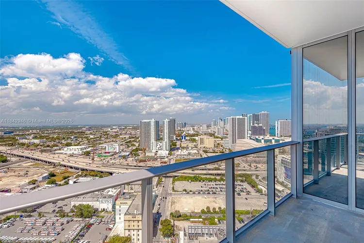 Paramount Miami Worldcenter #1902 image #23