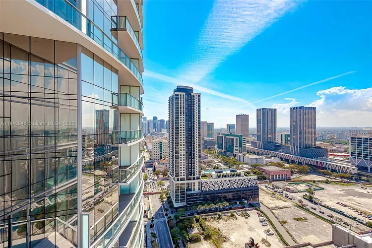 Paramount Miami Worldcenter #1902 image #26