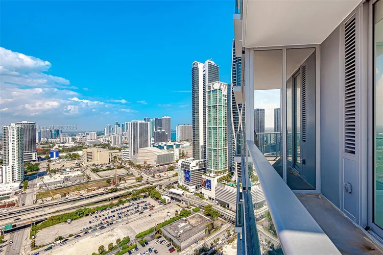 Paramount Miami Worldcenter #1902 image #27