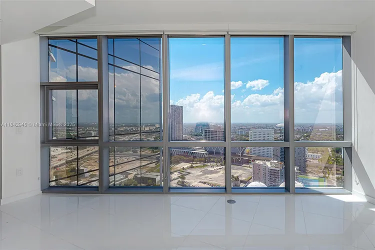 Paramount Miami Worldcenter #1902 image #6