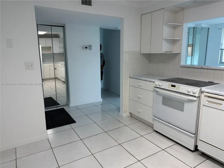 Burleigh House #1203 image #12