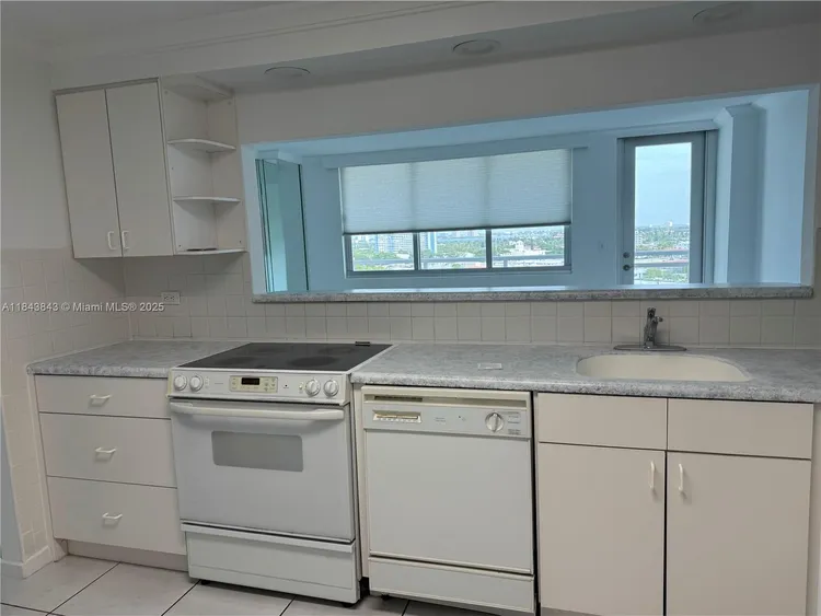 Burleigh House #1203 image #13